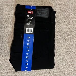 NWT Black Levi’s skinny shaping jeans